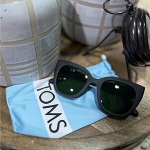 TOMS Traveler Sydney Matte Black Cat Eye Sunglasses